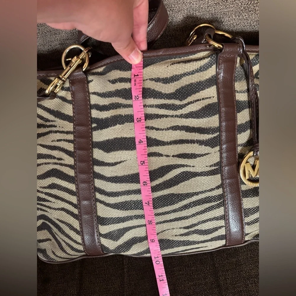 MICHAEL KORS Large Zebra Print Tote Bag w/ Detachable Wristlet | Snap Closure
